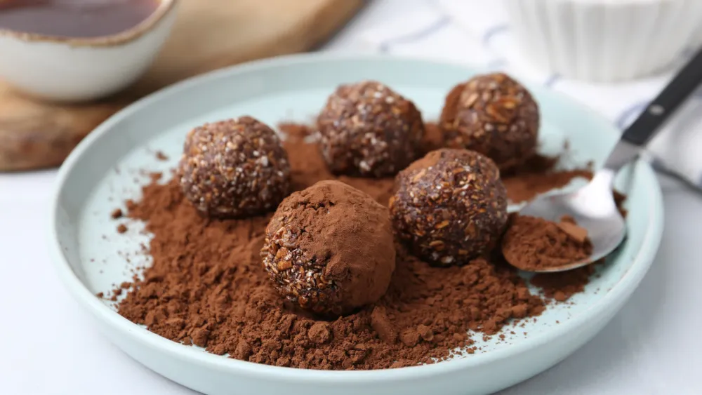 No-bake energy balls made with raw cacao powder and oats